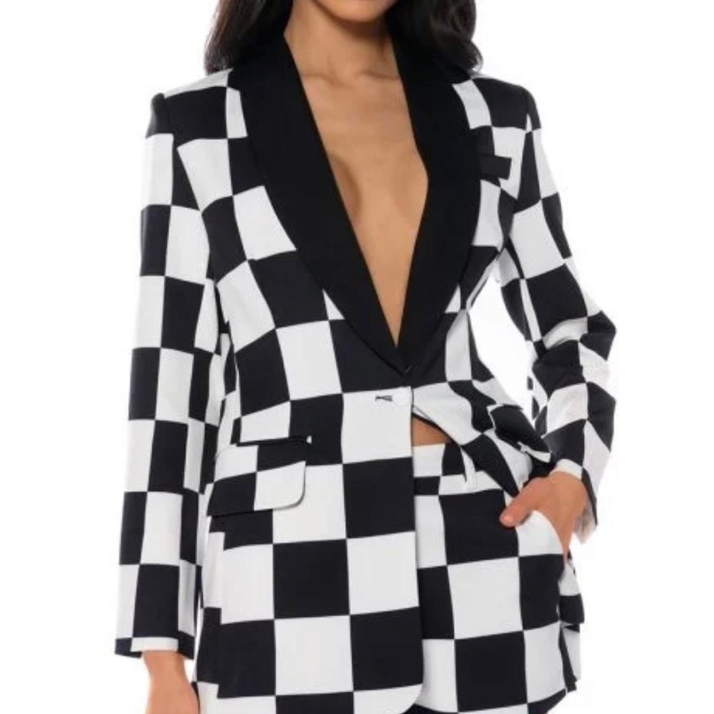Nice tailored blazer shorts suit with comfortable fabric
